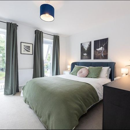 Elegance Retreat - 2 Bed Holiday Home With Parking Manchester Exterior foto