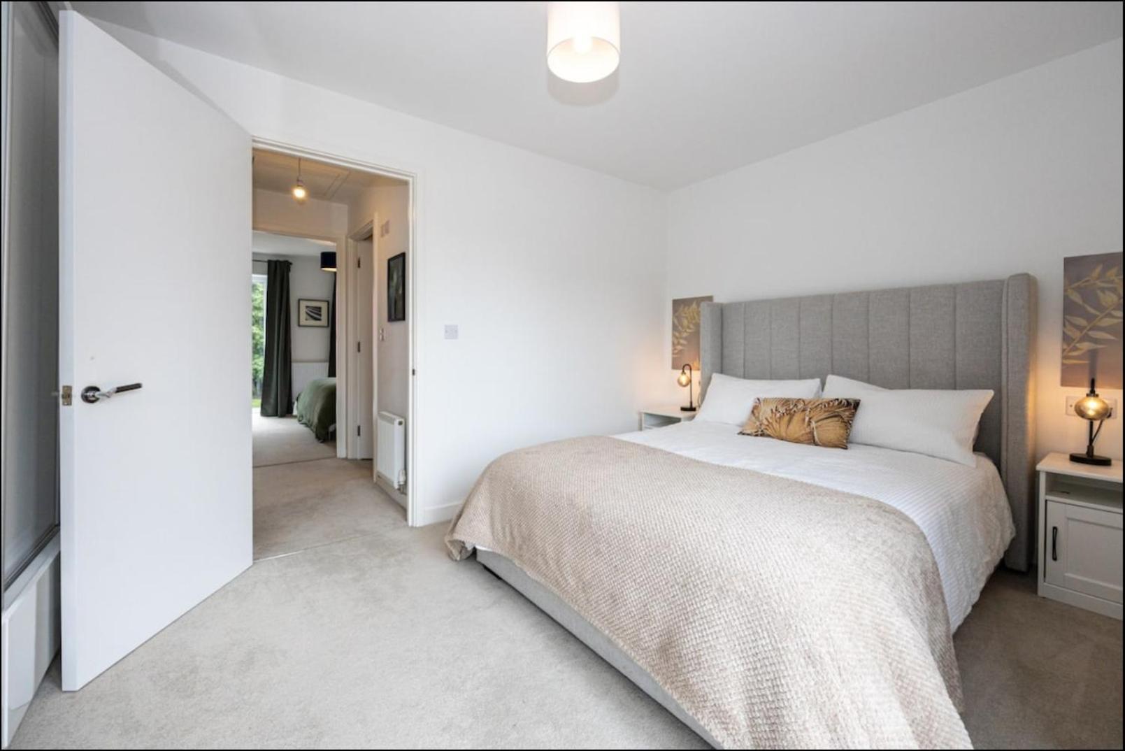 Elegance Retreat - 2 Bed Holiday Home With Parking Manchester Exterior foto