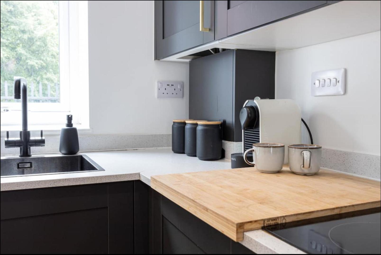 Elegance Retreat - 2 Bed Holiday Home With Parking Manchester Exterior foto
