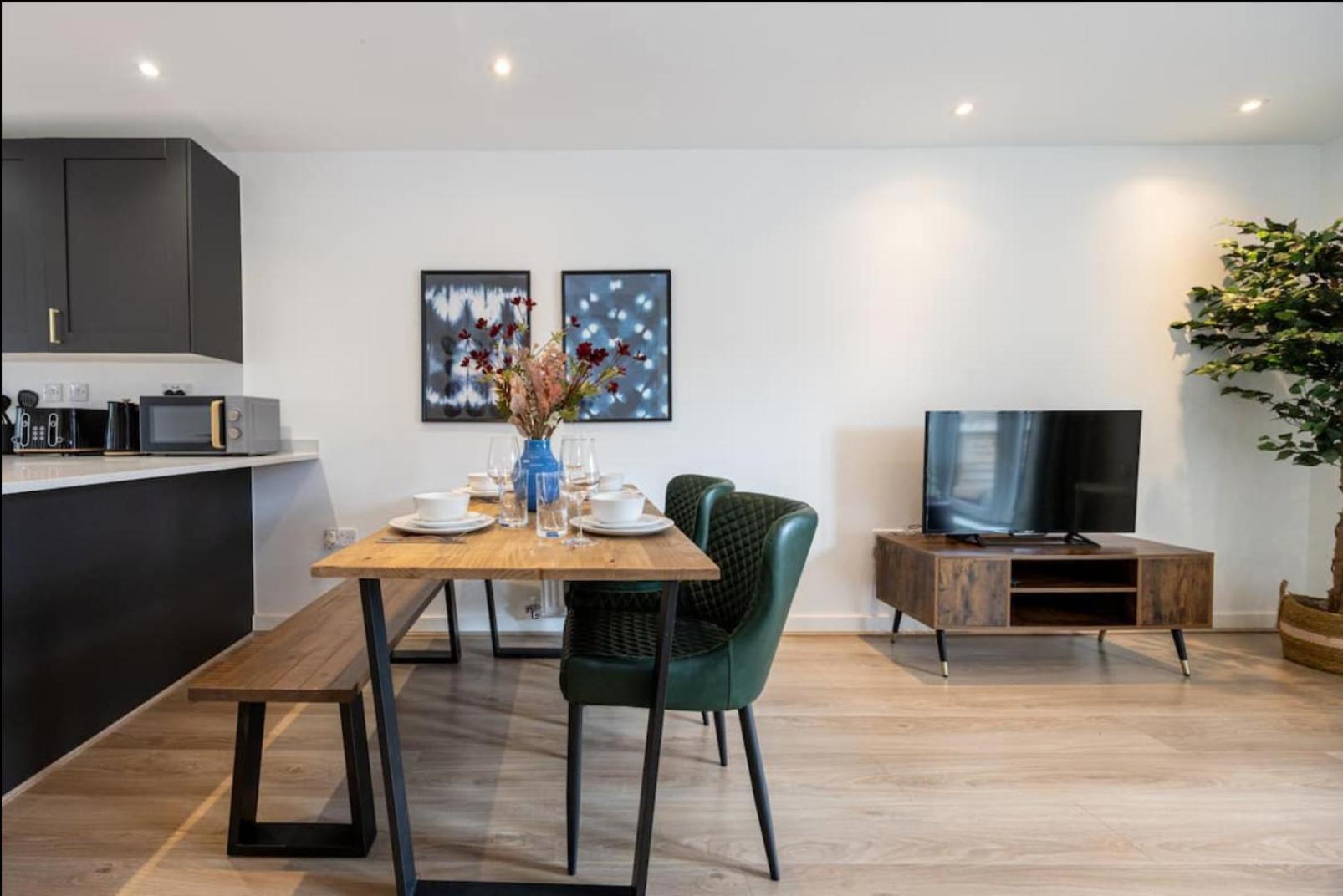 Elegance Retreat - 2 Bed Holiday Home With Parking Manchester Exterior foto